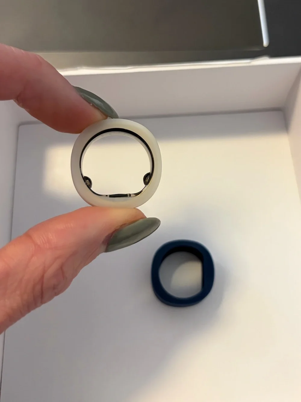 RingConn Gen 2 Smart Ring- Size 8 - Royal Gold + Charging Case & Sizing Kit